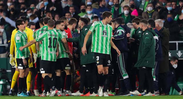 Un derbi en Heliópolis 290 días después