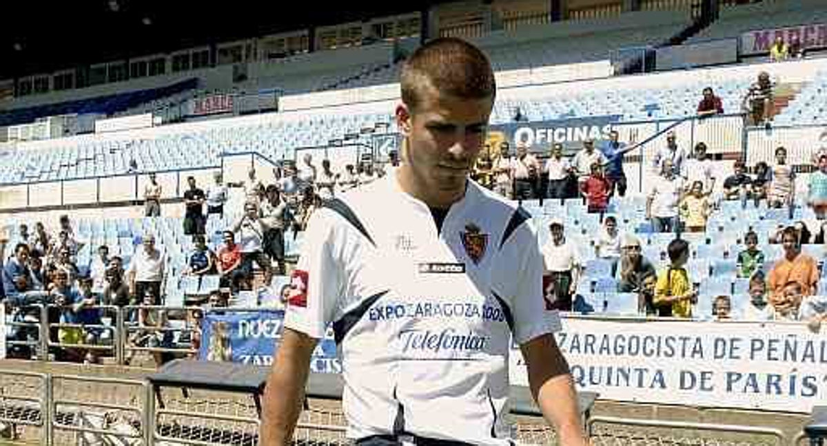 Gerard Piqué en su presentación con el Zaragoza.
