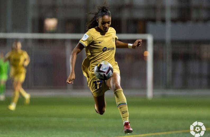 Salma Paralluelo... y a pensar en el Real Madrid