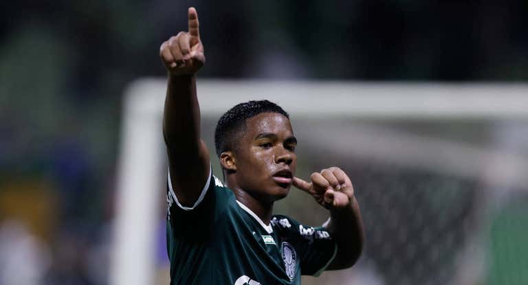 Endrick celebra un gol con el Palmeiras.