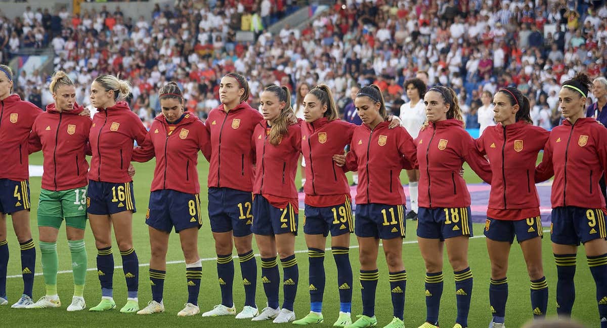 Las jugadoras de la Selección posan antes de empiece el partido de cuartos ante Inglaterra en la Euro.