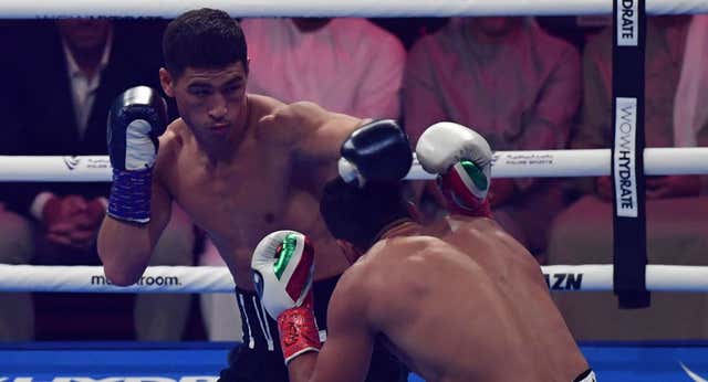 Bivol cumple ante Ramírez, pasa de Canelo y reclama a Beterbiev