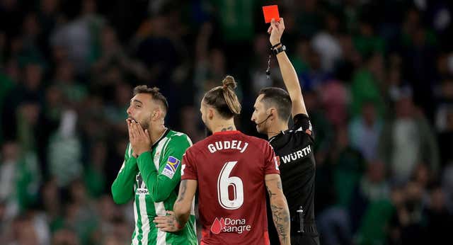 Un derbi de VAR y de otros tiempos