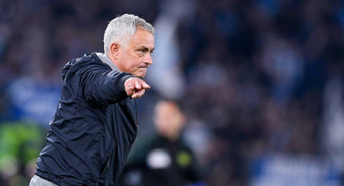 Mourinho, durante un partido de la Serie A de la Roma. /Getty