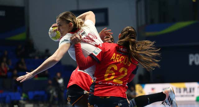 Las Guerreras caen ante Polonia, pero siguen con vida en el Europeo