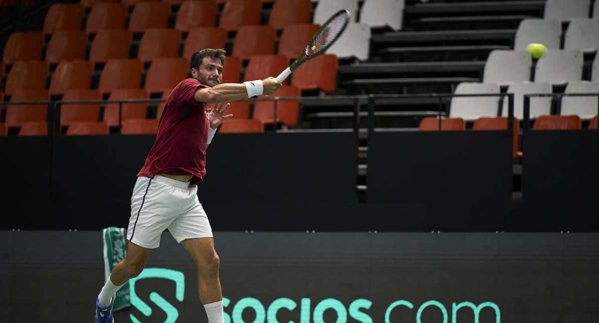 Pedro Martínez, durante un entrenamiento en la última eliminatoria de la Copa Davis en Valencia.
