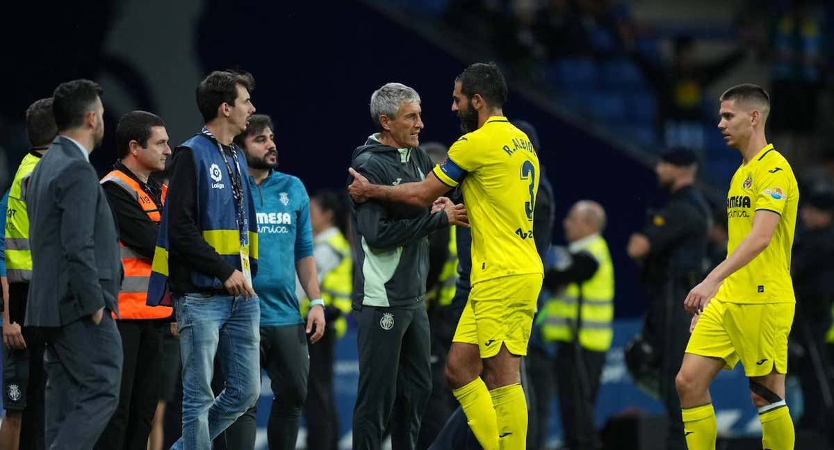 Albiol saluda a Setién tras lograr el triunfo ante el Espanyol. /GETTY