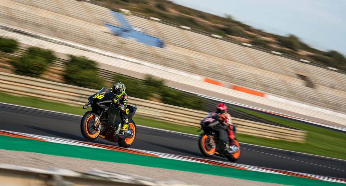 Joan Mir y Marc Márquez ruedan en el circuito de Ricardo Tormo con sus nuevas motos.