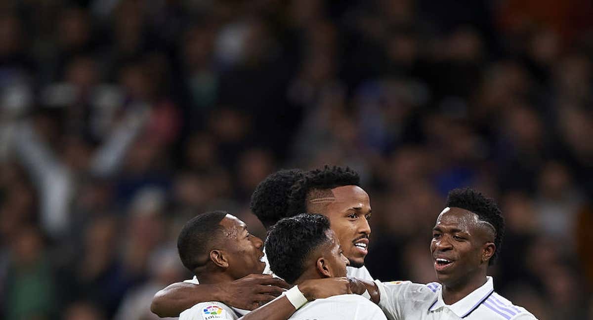 Los jugadores del Real Madrid celebran el 1-0 ante el Cádiz.
