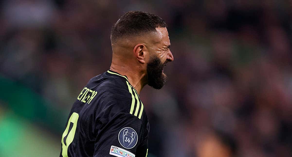 Benzema, en el momento de su primera afección muscular de la temporada en el partido Celtic - Real Madrid de Champions. /SILVESTRA SZPYLMA / QUALITY SPORT IMAGES / GETTY IMAGES