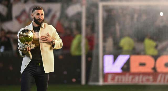 Benzema tranquiliza a Francia sobre sus molestias: ‘Tuve algunos problemas, pero nada grave’