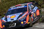 Susto mayúsculo para Dani Sordo que se ve obligado a abandonar tras incendiarse su coche