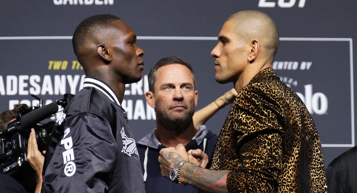 Israel Adesanya y Alex Pereira, cara a cara en la rueda de prensa oficial del UFC 281.