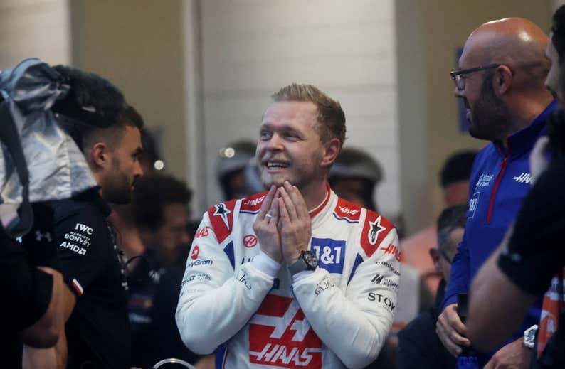 Una pole de auténtica locura mete a Magnussen y a Haas en la historia de la F1