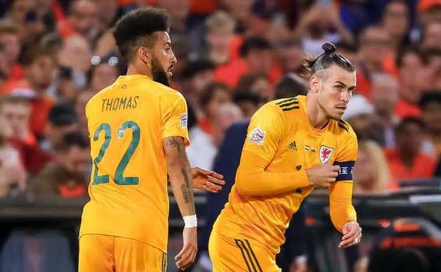 Sorba Thomas y Gareth Bale, en un partido con Gales. Getty Images