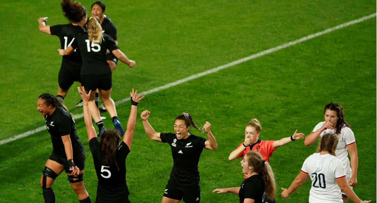 Las Black Ferns celebran el título mundial. /Foto World Rugby