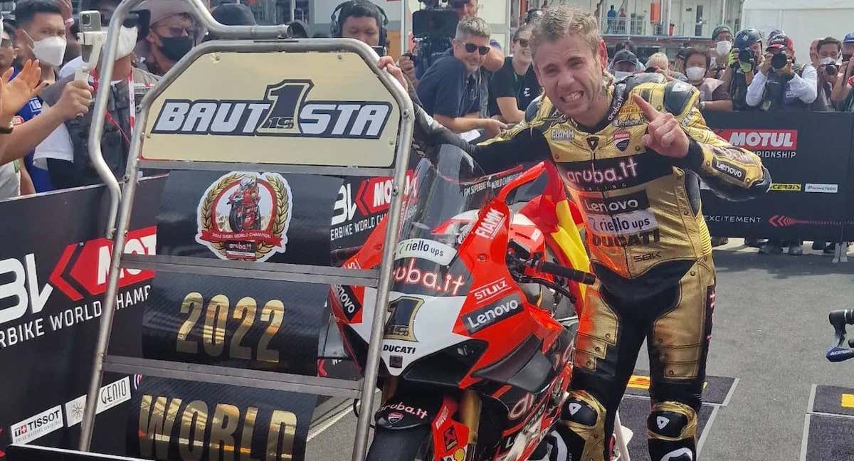 Álvaro Bautista celebra el título de Superbikes. /DUCATI