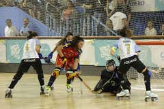 España se hace eterna pese a ceder la corona del hockey mundial