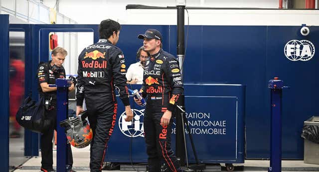 Incendio total en Red Bull entre Max Verstappen y Checo Pérez