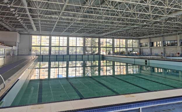 La piscina Inacua Málaga que está cerrada y no abre.  ARCHIVO