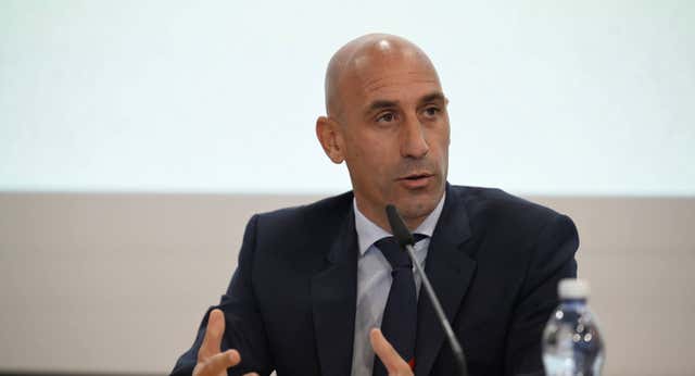 ‘El Mundo’: Rubiales urdió un plan oculto para pagar a Piqué 24M por la Supercopa