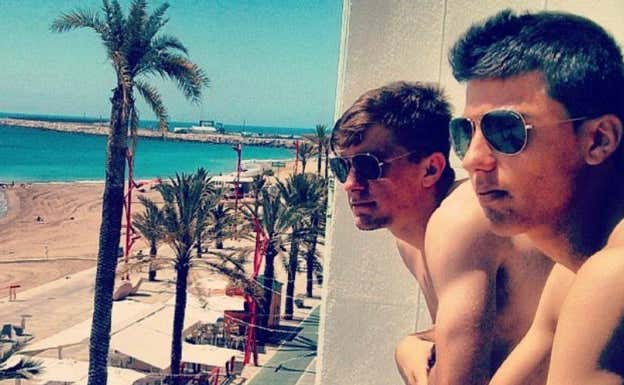 Rodri y Ximo, en la casa de éste en Vinaros, donde se iban a estudiar en verano.