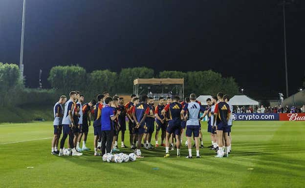 Primera sesión de entrenamiento de Luis Enrique en Doha.  PABLO GARCÍA (RFEF)