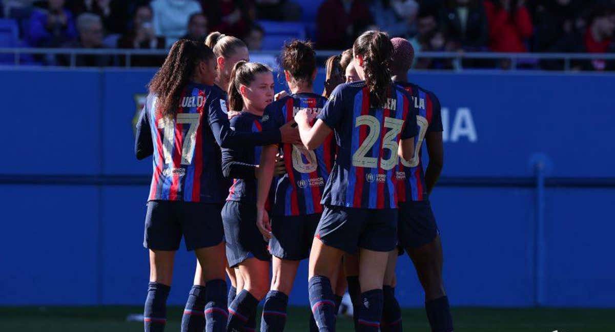 Las jugadoras del FC Barcelona celebran uno de los goles de Claudina Pina.