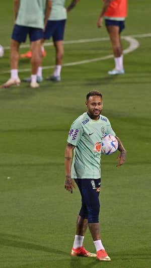 Neymar durante la sesión de entrenamiento.  GETTY IMAGES