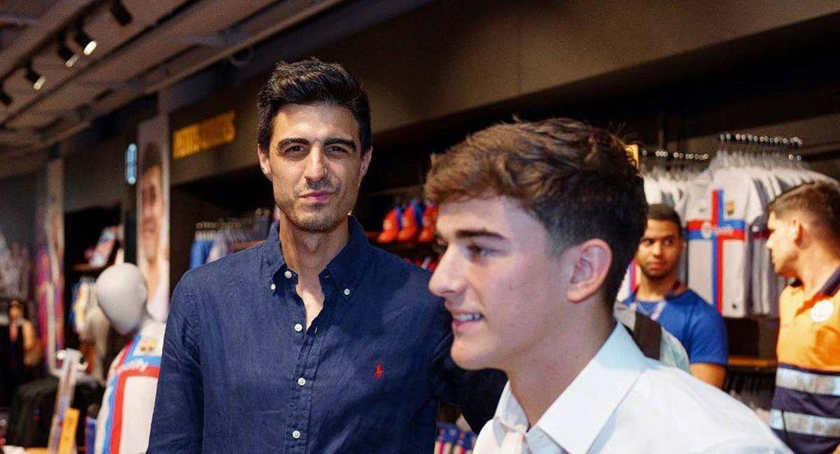 Joel González, en un acto de firmas de Gavi.