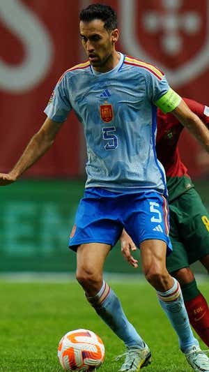 Busquets, en acción durante el último Portugal-España de UEFA Nations League.  GETTY