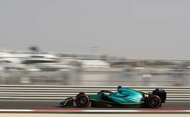 Alonso a bordo del Aston Martin en Abu Dhabi.  Aston Martin