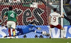 Ochoa le gana el pulso Mundial a Lewandowski