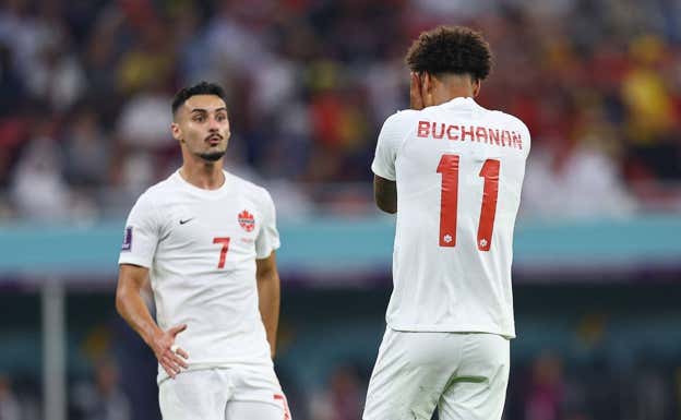 Eustáquio, junto a Buchanan durante el partido ante Bélgica.  GETTY