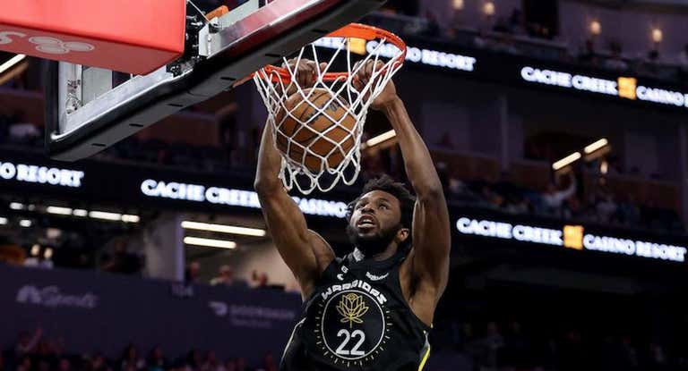 Andrew Wiggins machaca en el partido ante los Clippers.