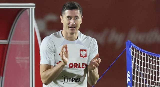 Polonia arropa a su indiscutible Lewandowski