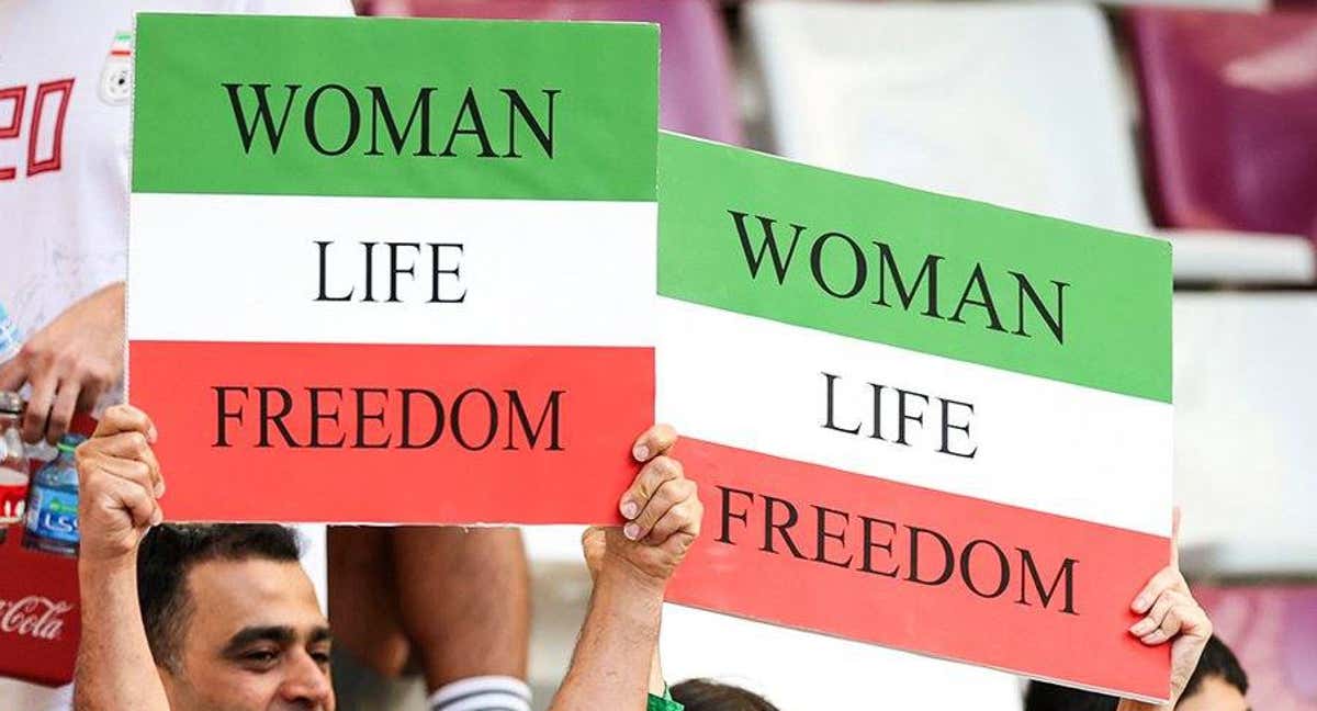 Protestas iraníes en el partido ante Inglaterra en el Mundial de Catar. /GETTY