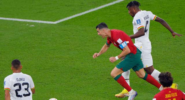 Portugal grita ‘siuuu’ gracias al regalo del árbitro y al resbalón de Williams