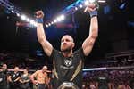 Prochazka deja vacante su título por la "peor lesión de hombro" en la historia de UFC