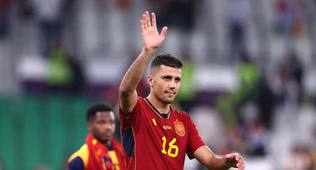 Los mejores centrales de la Selección analizan el nuevo rol de Rodri: sí pero no…