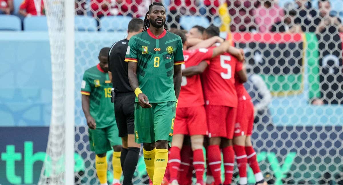 Zambo Anguissa lamenta el gol suizo.