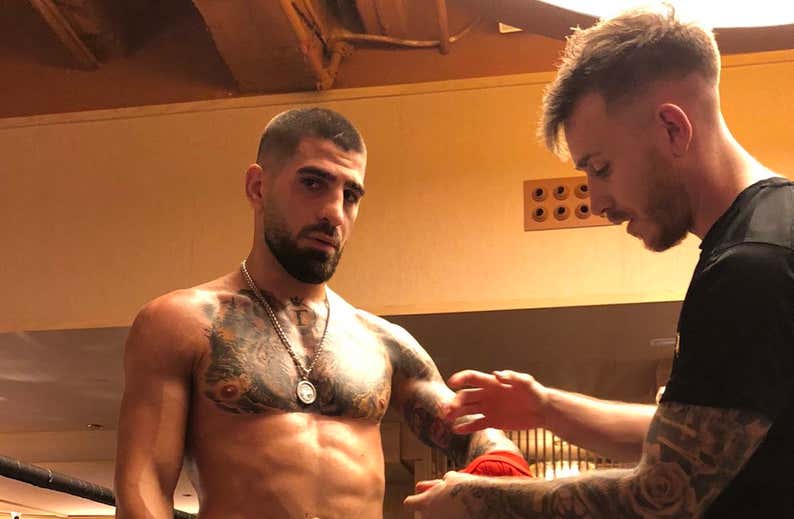 Ilia Topuria se da un baño de masas antes del UFC 282