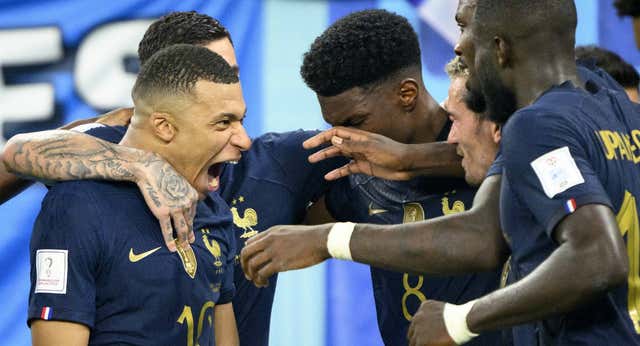 Francia rompe la maldición del campeón