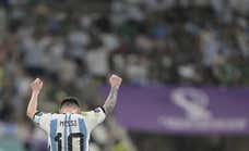 Messi mete a Argentina en la pelea