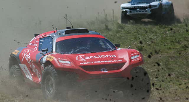 Carlos Sainz y Laia Sanz dominan la clasificación del Extreme-E en Uruguay