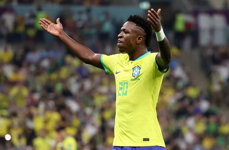 Vinicius asume el rol de líder ante la baja de Neymar