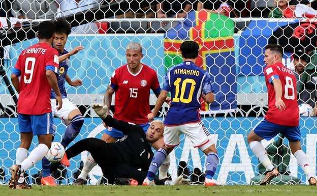 Parada de Keylor Navas en el Japón-Costa Rica. AFP
