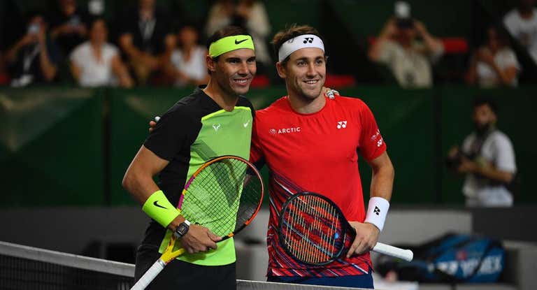 Casper Ruud y Rafa Nadal durante un partido de exhibición en Buenos Aires este noviembre.
