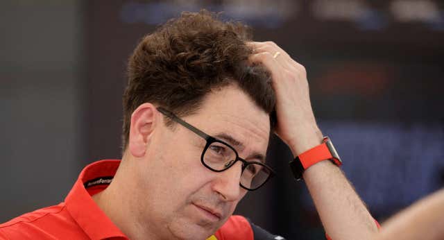 Mattia Binotto dimite como jefe de Ferrari tras las presiones de los últimos meses