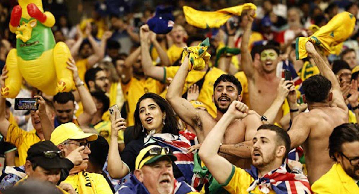 La afición celebra en el estadio la clasificación de Australia/REUTERS